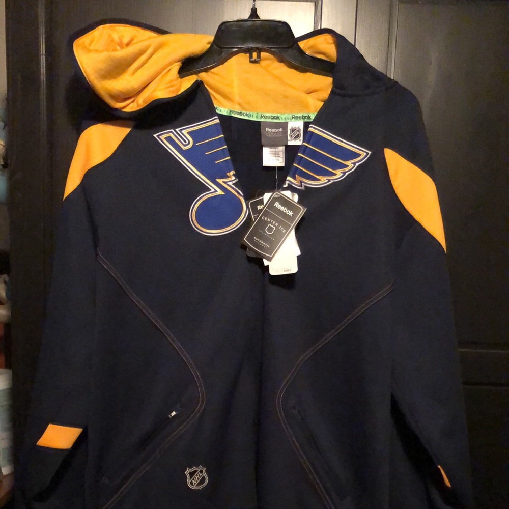 St. Louis Blues Authentic locker room apparel L&XL